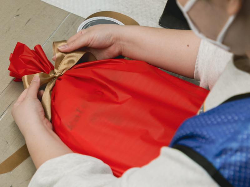 ラッピング作業の様子