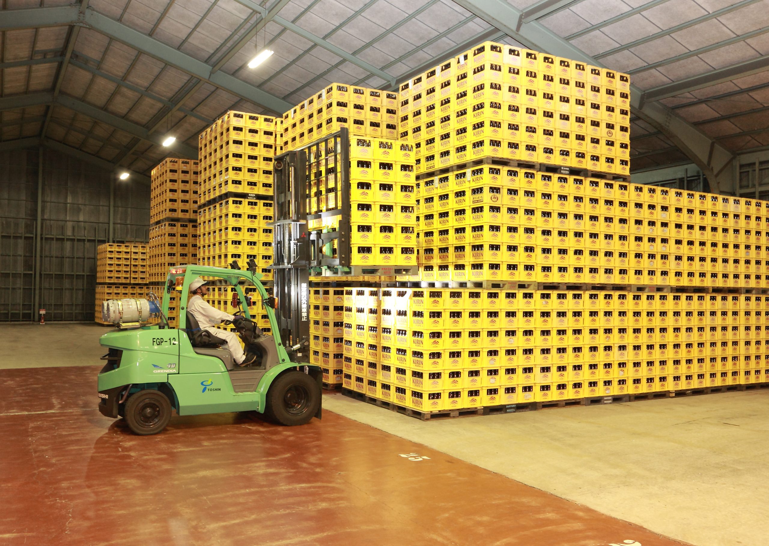 相模原事業所 倉庫内部1